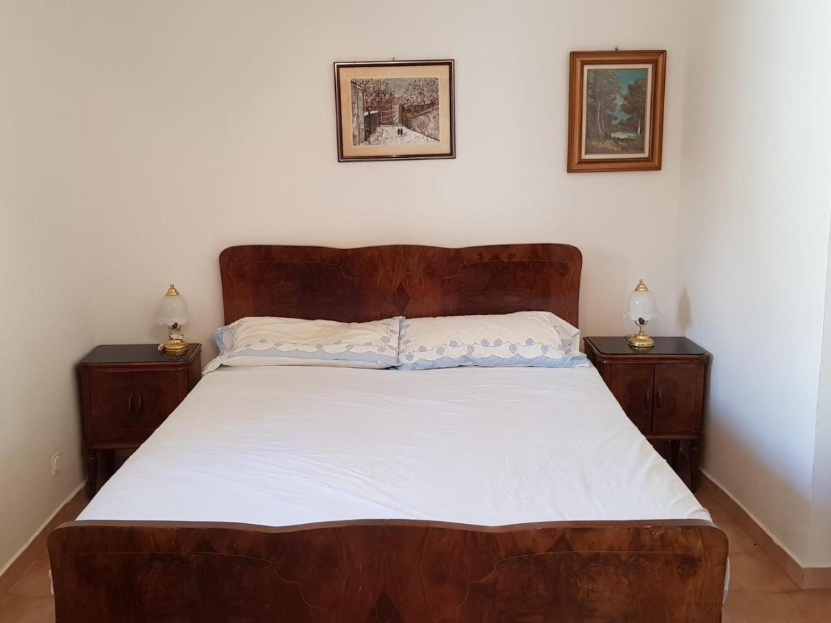 Apartamento Casa Tranquilla E Luminosa Con Terrazzo A Due Passi Dal Mare Brolo Exterior foto