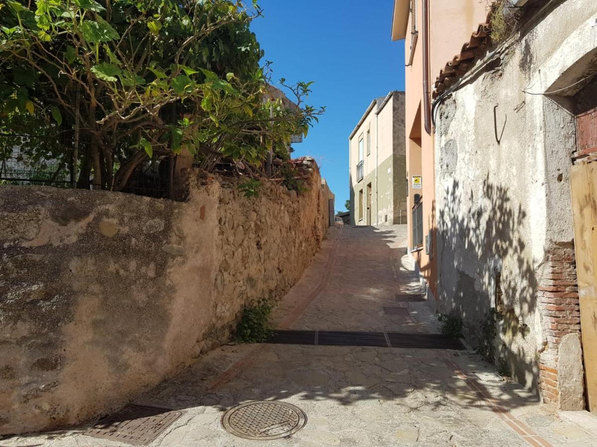 Apartamento Casa Tranquilla E Luminosa Con Terrazzo A Due Passi Dal Mare Brolo Exterior foto