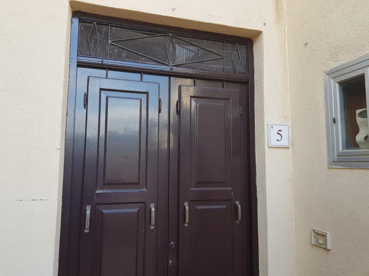 Apartamento Casa Tranquilla E Luminosa Con Terrazzo A Due Passi Dal Mare Brolo Exterior foto
